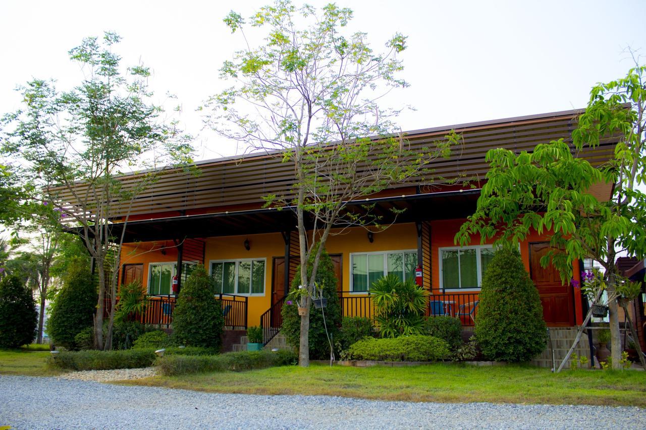 Navy Sisatchanalai Ban Nong Chang Exterior foto